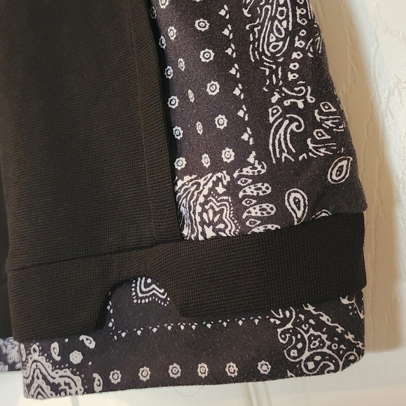 CHARMKPR MAN - Picture 3 of 4